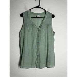 Late August Women’s Sleeveless Dust Green Top Vneck Size M See Description